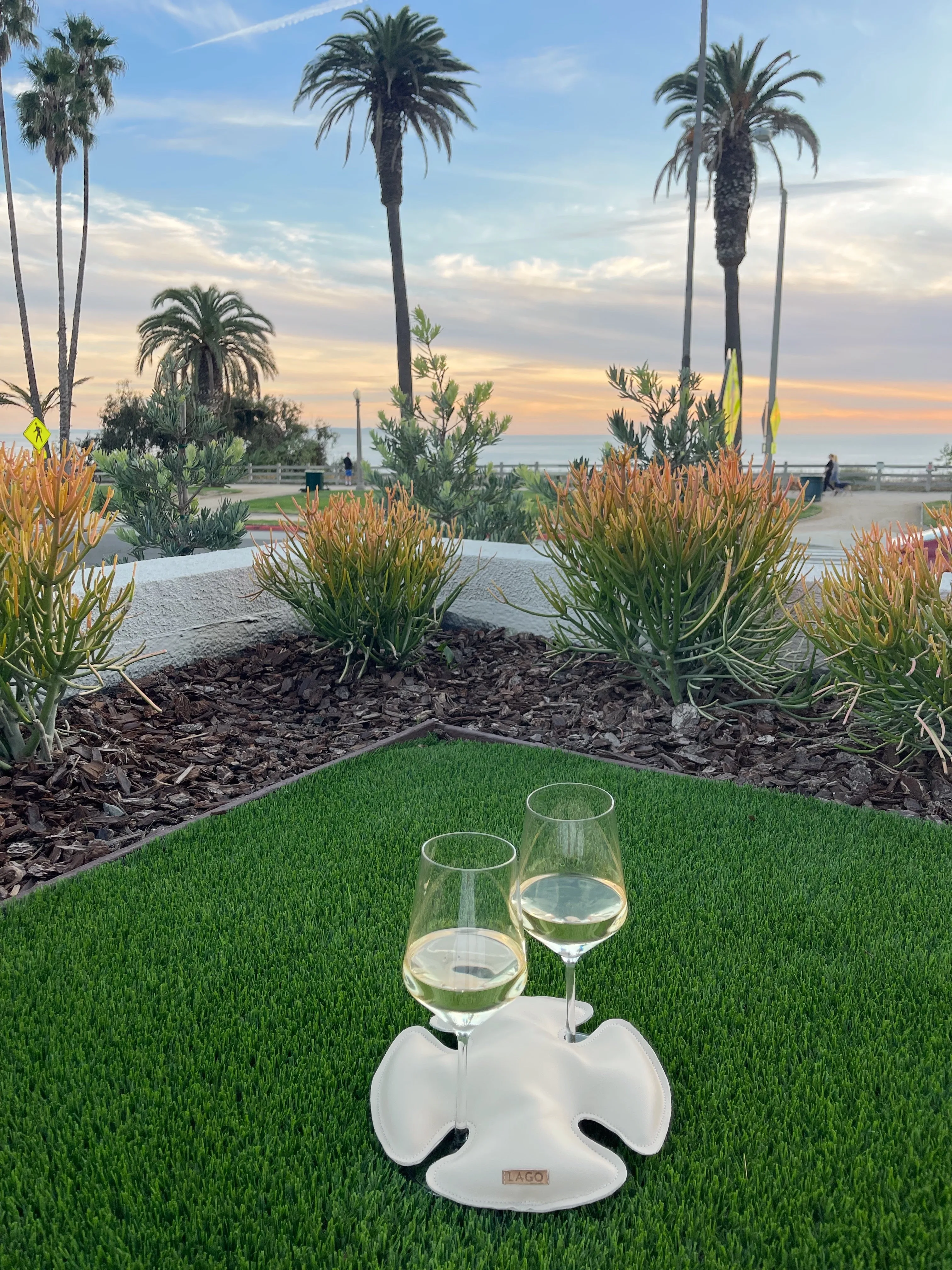 Lago 'Sand Dollar' Wine Holder