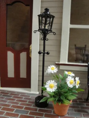 Outdoor Standing Street Lamp, Black, Battery Powered!